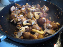 Скумбрия с шампиньонами