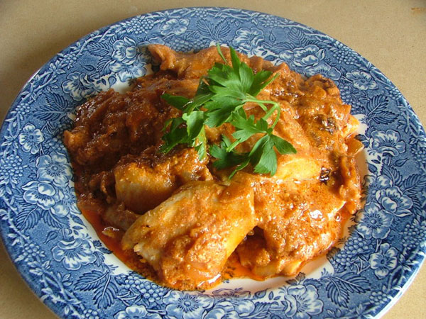 Рыбный гуляш с горошком