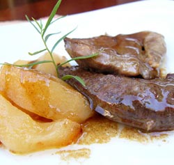 Печень с яблоками