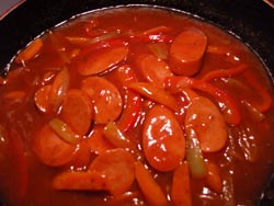 Гуляш из колбасы